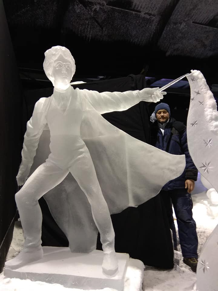 Скульптор Илья Шанин на фестивале в городе Зволле воссоздал изо льда Гарри Поттера