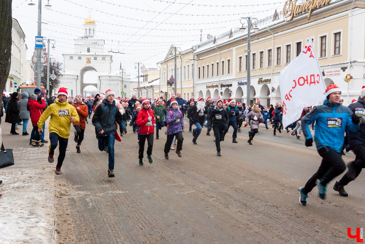 Во Владимире состоится забег Дедов Морозов. По традиции, горожане в новогодних костюмах пробегут от Золотых ворот до Соборной площади