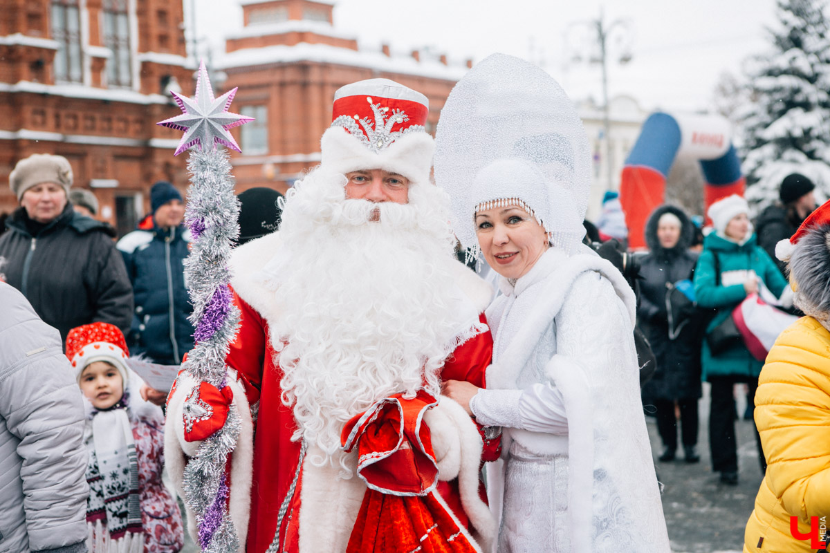 13 января во Владимире прошел VIII забег Дедов Морозов в центре города. В нем приняли участие больше 3 тысяч человек