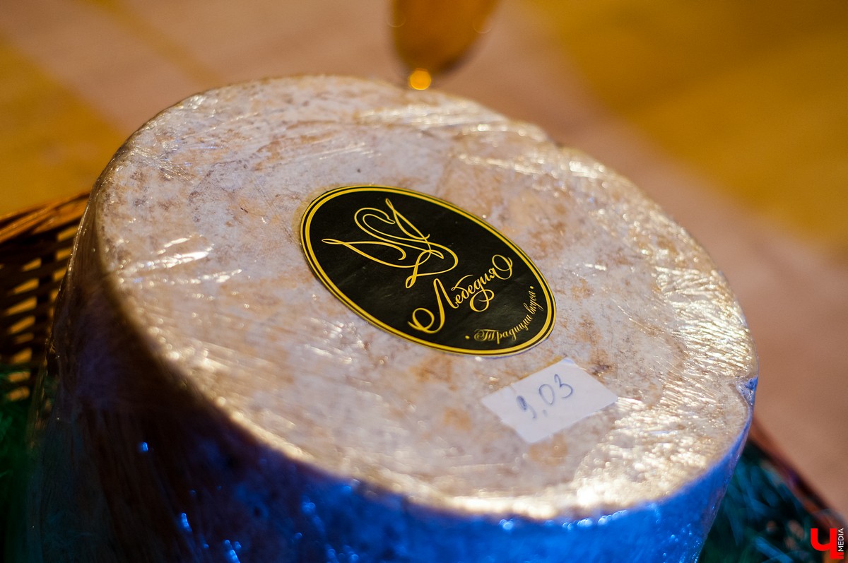 Сыр от компании Дениса Лебедева, выставленный на аукционе в рамках благотворительного фестиваля «Вместе»