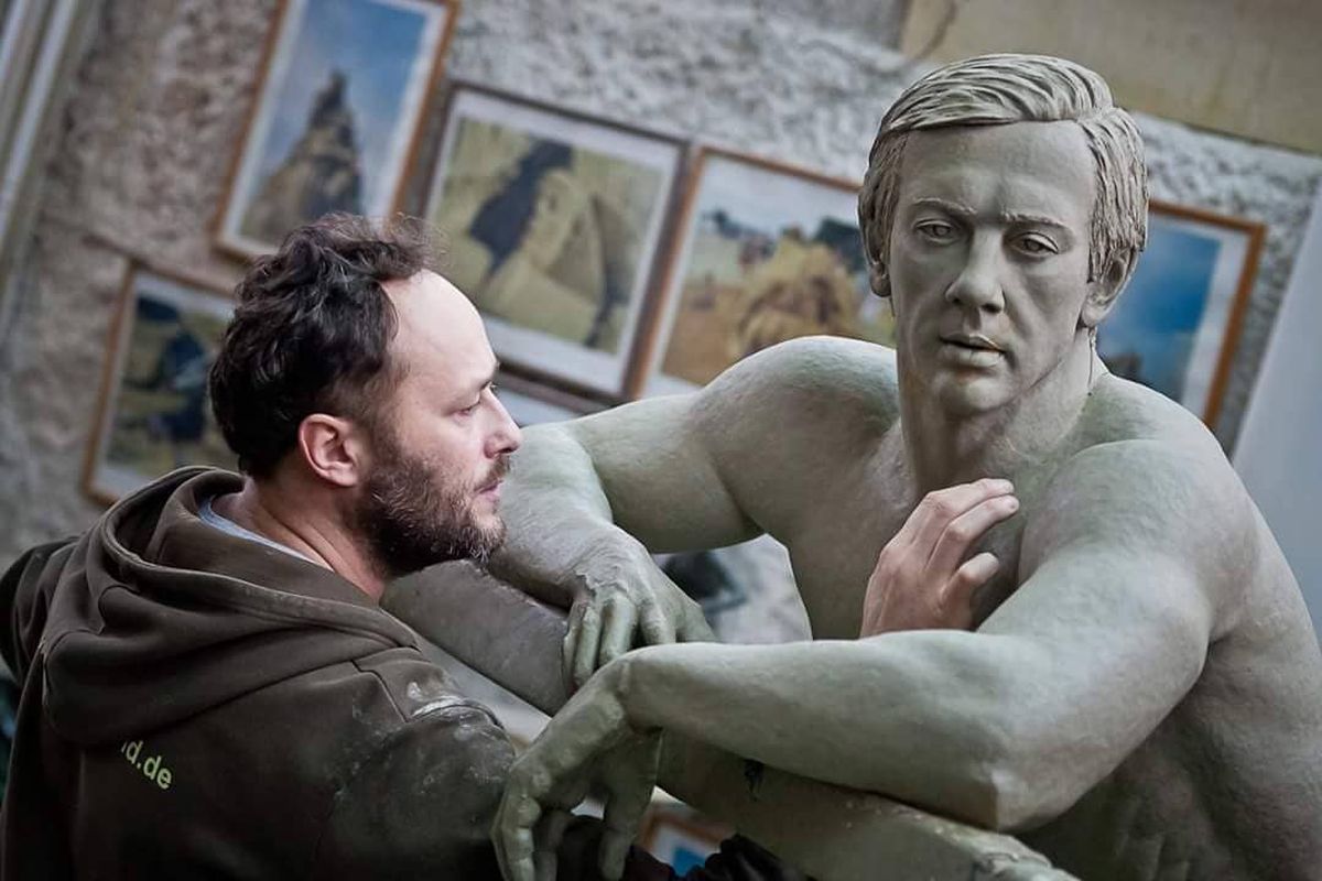 Владимирский скульптор Илья Шанин изготавливает монумент семикратному олимпийскому чемпиону Николаю Андрианову