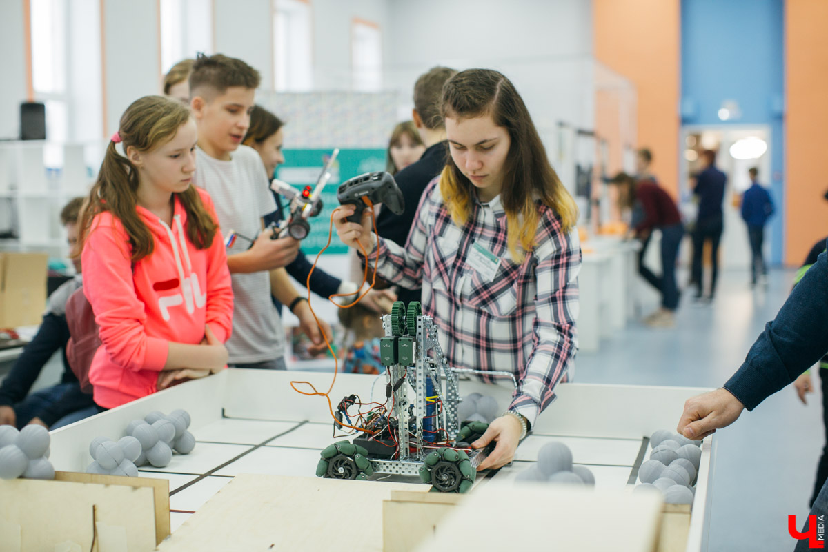 В “Кванториуме-33” проходит чемпионат робототехники “ЮниорПрофи”, в котором участвуют ребята со всей области