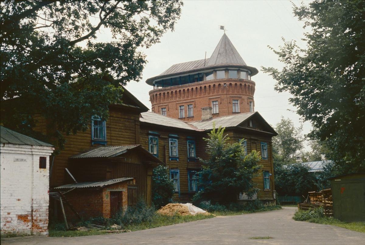 Бывший дом вице-губернатора во Владимире (снесен в 2005 году). 1990 год