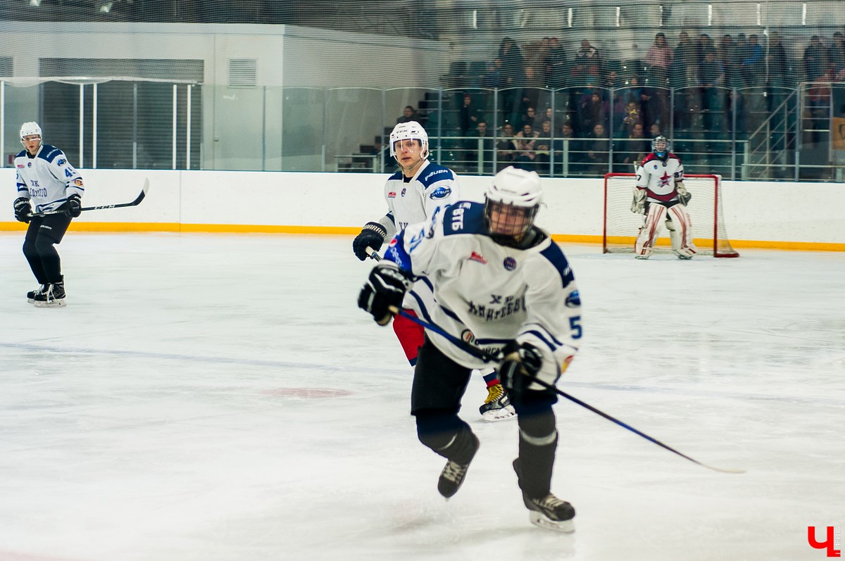 Хоккейный матч между командами «Владимир» и «Горняк» в спортивном комплексе «Владимир»