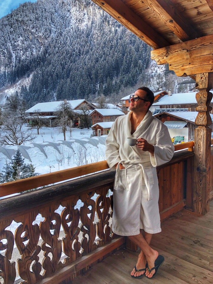 Владимирскому ведущем Сергею Сажину посчастливилось провести свой зимний отпуск в доме мегапопулярного в Австрии дуэта
