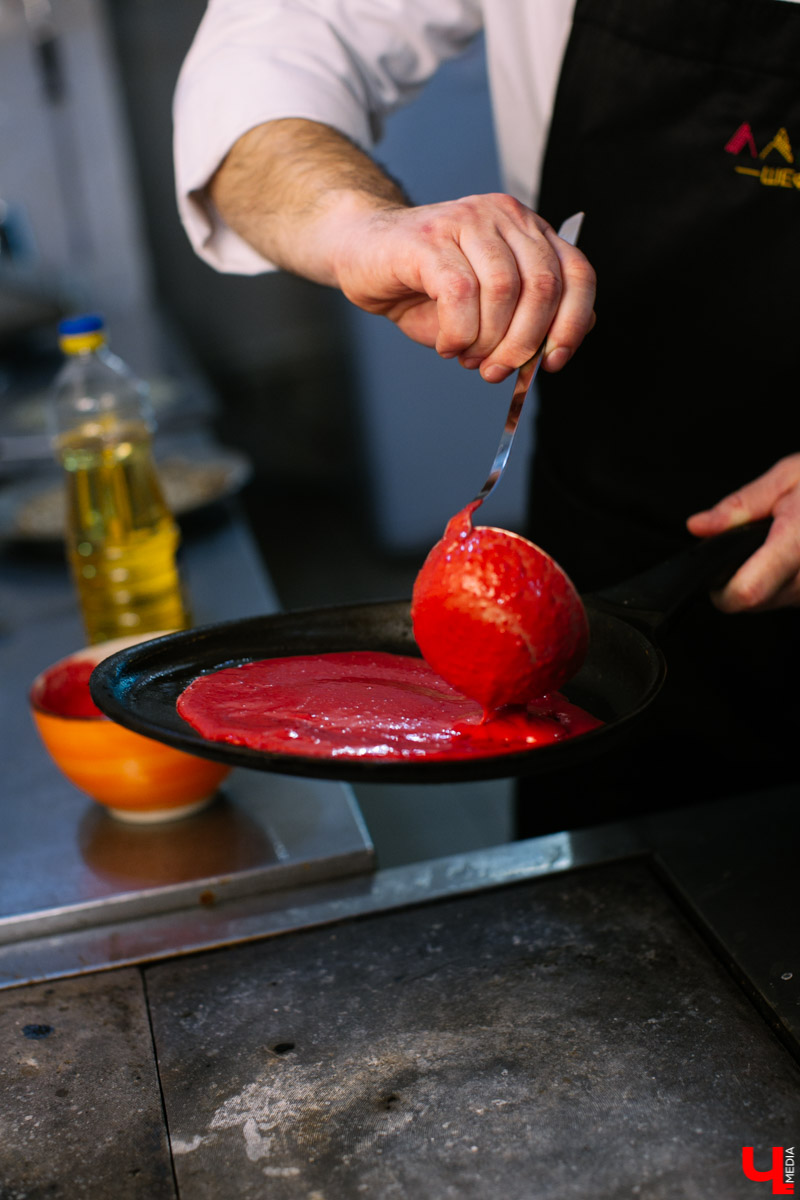 Рецепт красных блинов к Масленице от шеф-повара ресторана