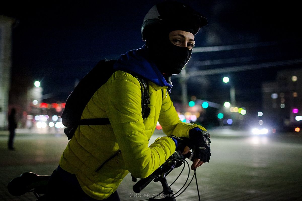 Владимирские велосипедисты устроили акцию в поддержку “Часа Земли” и провели массовый велопробег. На двух колесах они объехали практически весь город