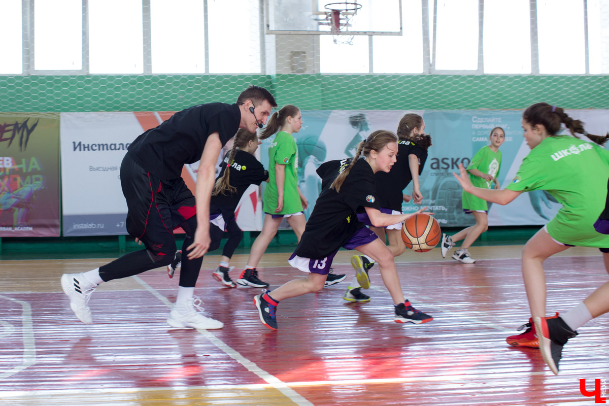4 апреля олимпийский призер по баскетболу Андрей Кириленко провел мастер-класс для владимирских баскетболистов