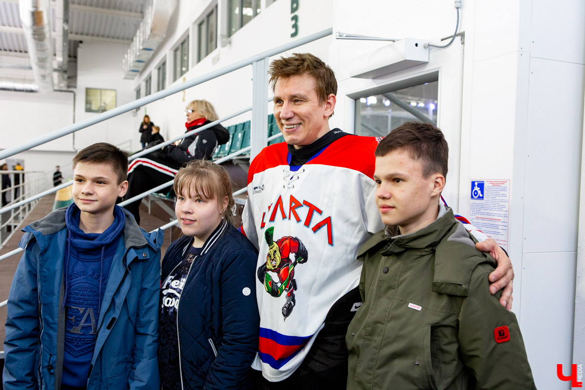 Любительские сборные по хоккею “Владимирские парни” и “Спарта” провели третий, решающий матч. Так кому же достался кубок