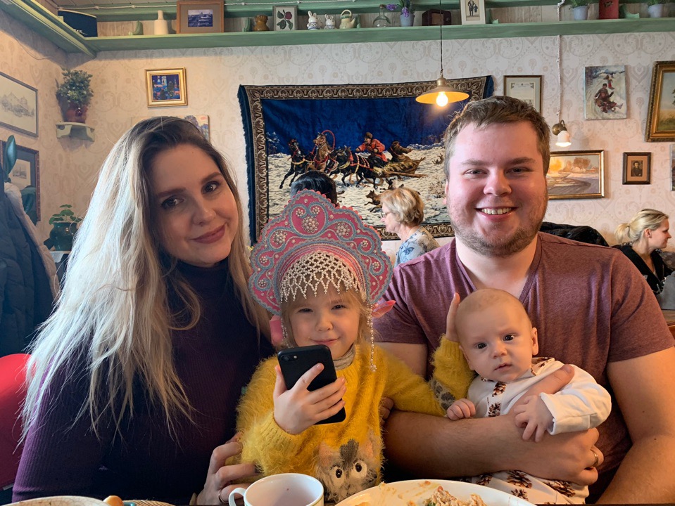 Блогер Ксения Богатова с семьей
