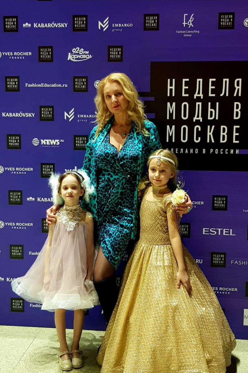 Сразу 16 владимирских и ковровских моделей участвовали в показе на 25 Юбилейной Moscow Fashion Week. Все подробности нам рассказала Жанна Згребнова, директор модельного агентства “Жанна”