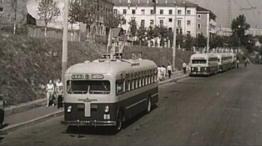 Открытие троллейбусного маршрута № 6 "Площадь Свободы-Загородный парк". 1961 год