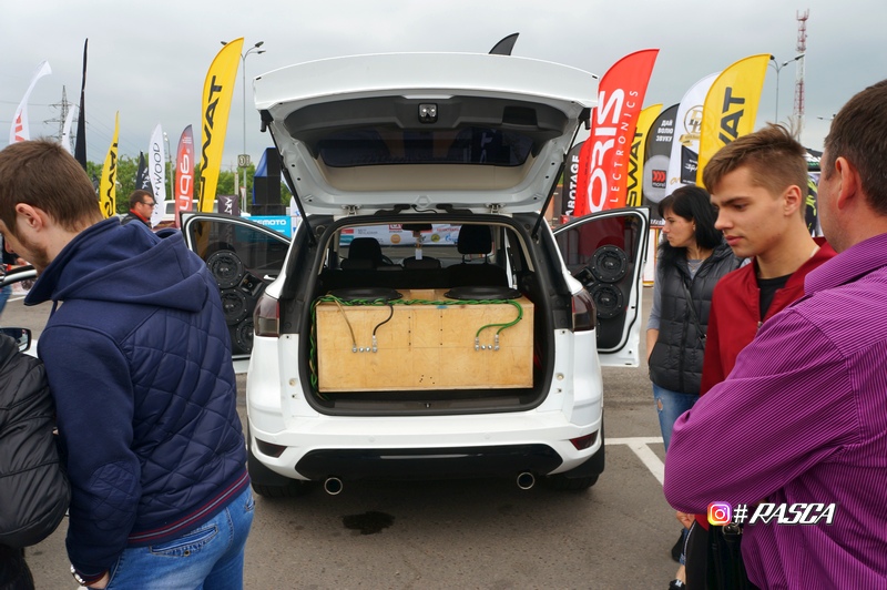 Во Владимире соревновались более 70 владельцев автомобилей с “прокачанными” аудиосистемами. Мы пообщались с одним из победителей чемпионата RASCA