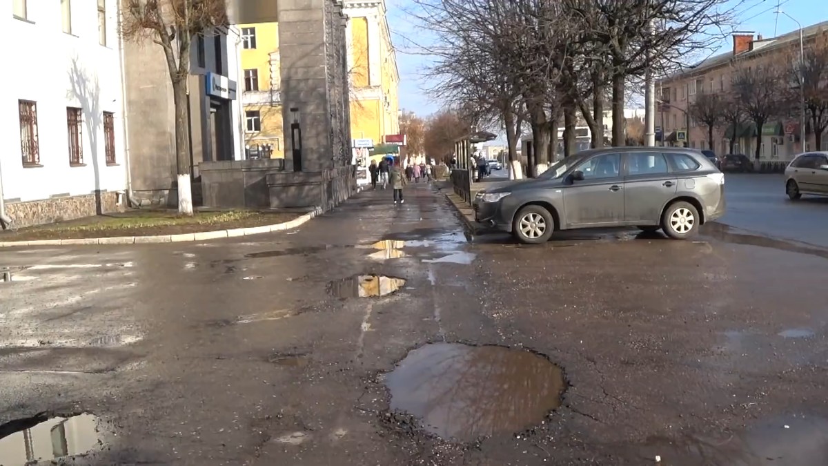 Московский блогер-урбанист прогулялся по Владимиру и снял видео, в котором рассказал об опасных пешеходных переходах, шумовом загрязнении центра и о том, как сделать наш любимый город привлекательнее для туристов.