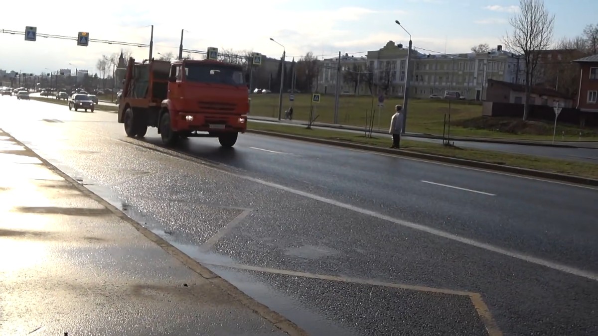 Московский блогер-урбанист прогулялся по Владимиру и снял видео, в котором рассказал об опасных пешеходных переходах, шумовом загрязнении центра и о том, как сделать наш любимый город привлекательнее для туристов.