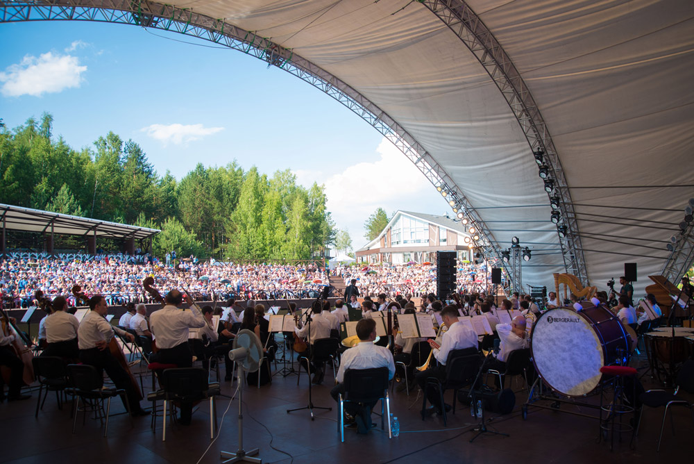 Знаменитая оперная труппа Большого театра даст единственный концерт во Владимирской области. Зрители смогут услышать «золотые» голоса солистов 6 июля на летней сцене Доброграда.