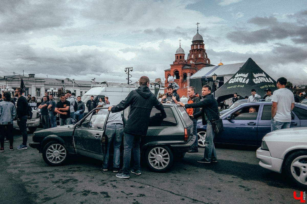 Во Владимире прошли соревнования по автозвуку. Чемпионат состоялся в рамках празднования Дня молодежи. Победителем стал Олег Писклов.