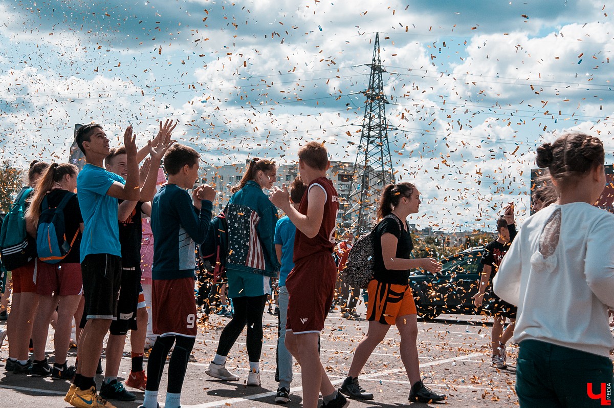 30 июня во Владимире прошел всероссийский чемпионат по баскетболу 3х3. Между собой спортсмены называют его стритболом. В этом году в городе пройдет еще несколько турниров.