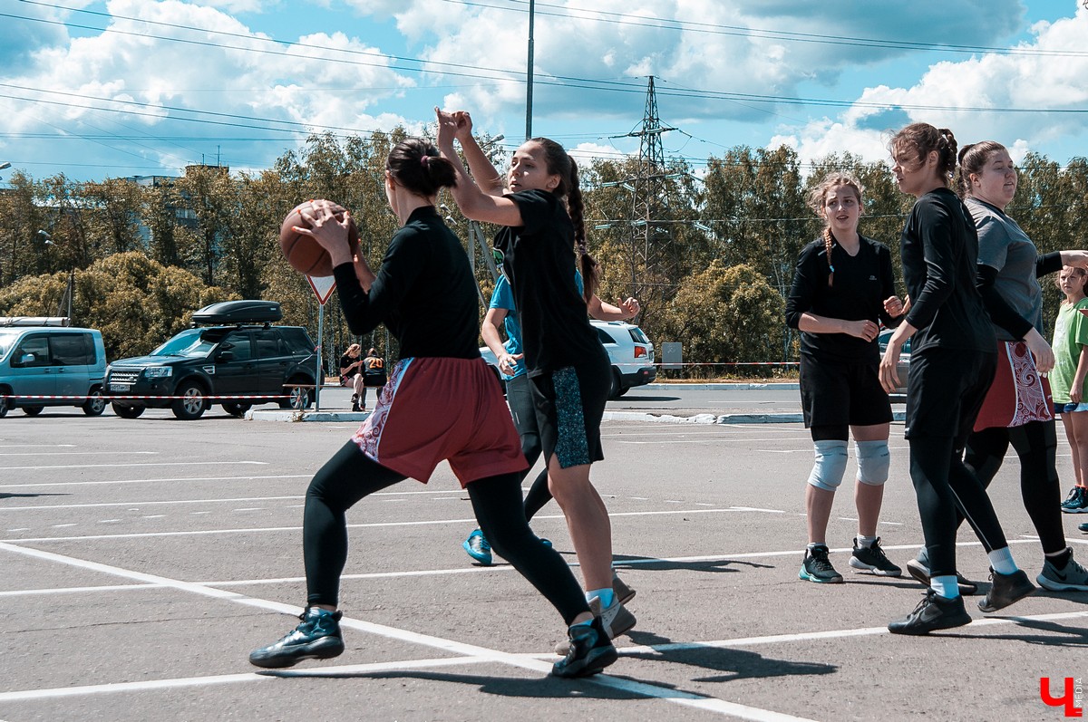 30 июня во Владимире прошел всероссийский чемпионат по баскетболу 3х3. Между собой спортсмены называют его стритболом. В этом году в городе пройдет еще несколько турниров.