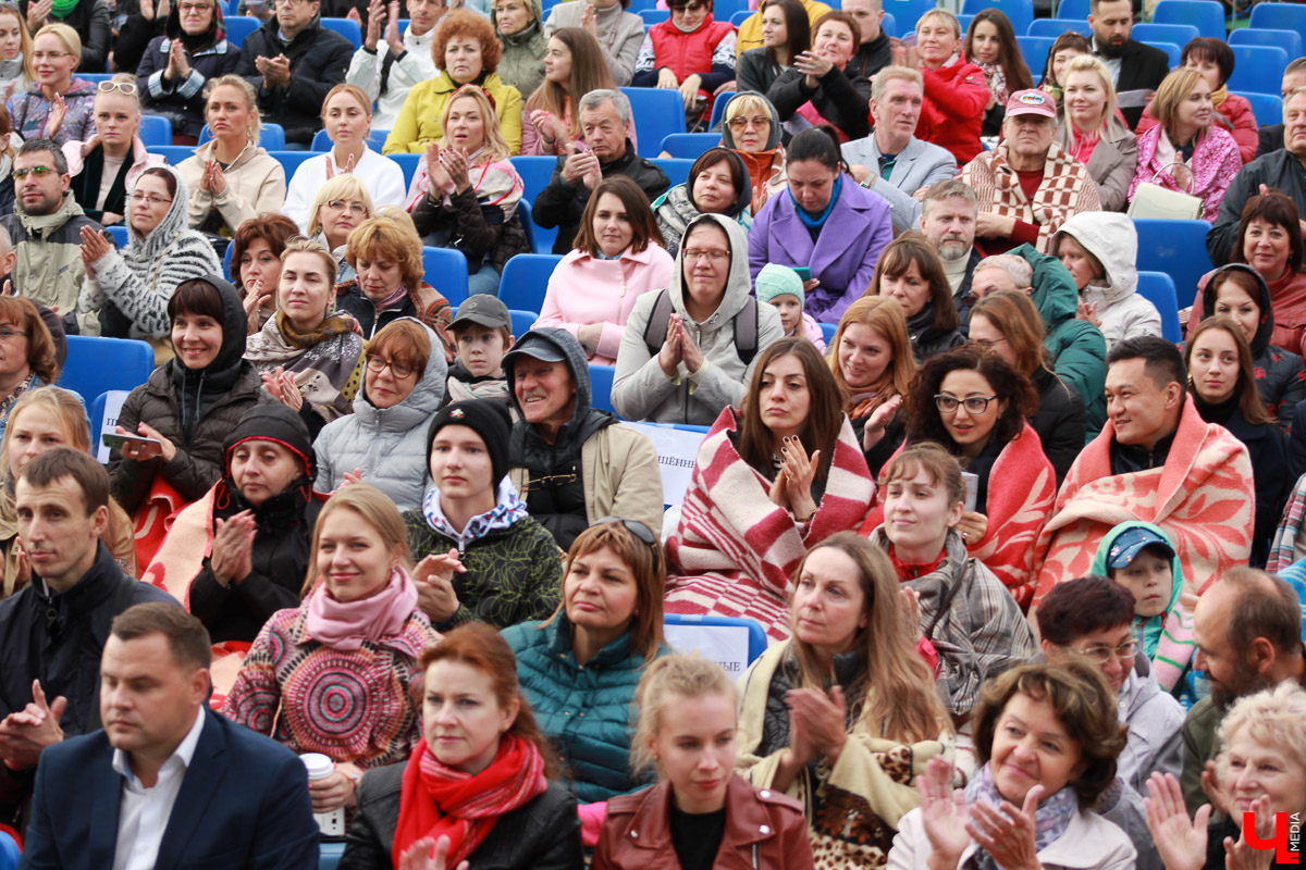 В суздальском кремле прошел гала-концерт фестиваля «Alma mater: Новые имена в Суздале». Выступали известные музыканты, а также воспитанники летней творческой школы.