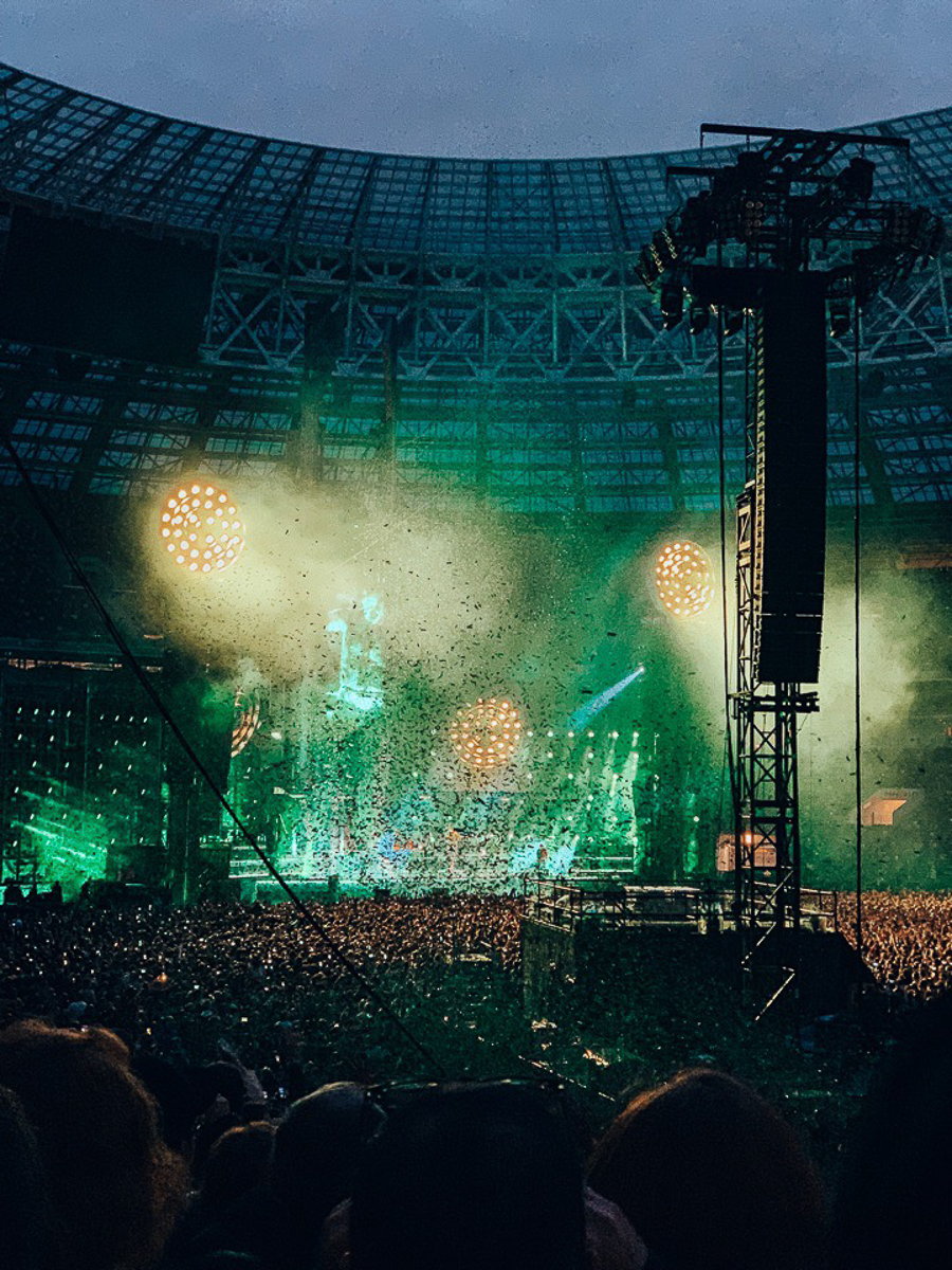 Огненное шоу, море взорванной пиротехники, толпы фанатов, старые хиты и новые песни и, конечно, отличнейший звук от знаменитой немецкой метал-группы - чем еще впечатлил владимирцев концерт Rammstein, который прошел в Москве 29 июля