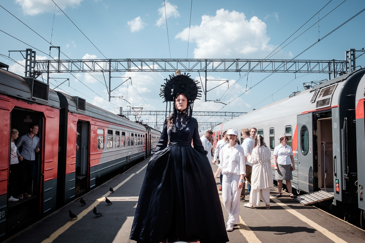 С 3 по 11 августа в Москве, Санкт-Петербурге, а также в поезде Москва – Владимир и на реке Нерль в Суздале пройдет передвижной фестиваль искусств «Человек мира»