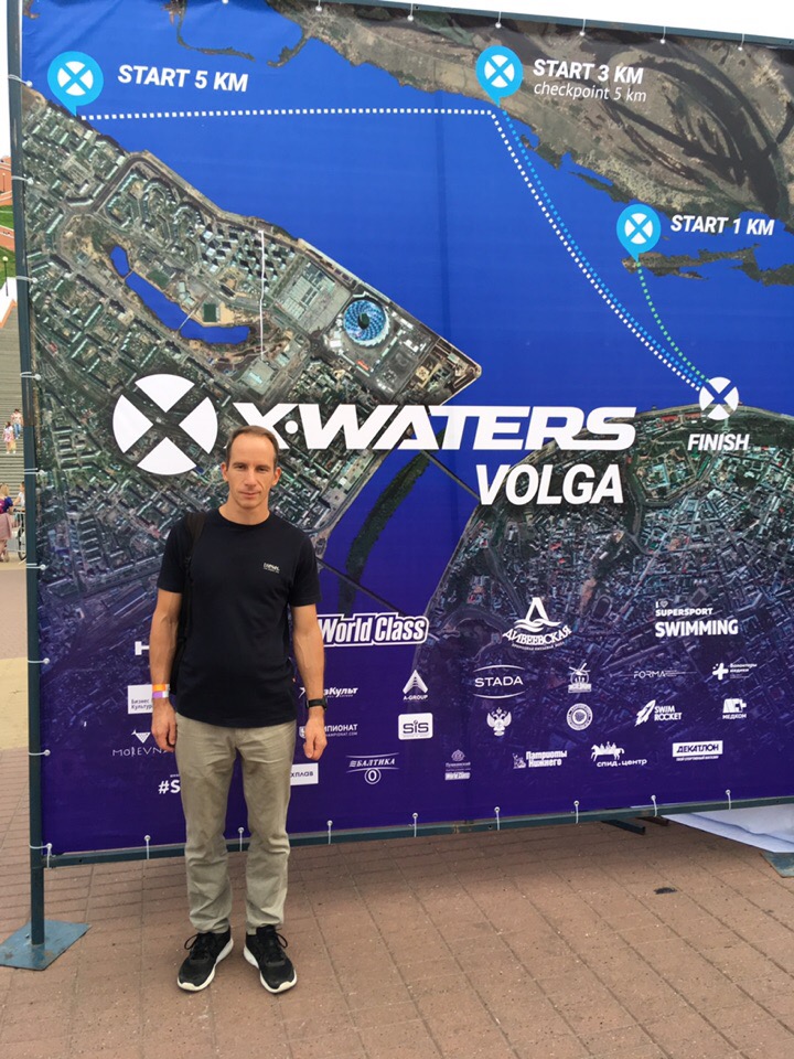 Владимирец Михаил Калмыков переплыл Оку и Волгу на соревнованиях X-Waters в Нижнем Новгороде. Он рассказал, как год готовился к этому событию и как справился со своими страхами