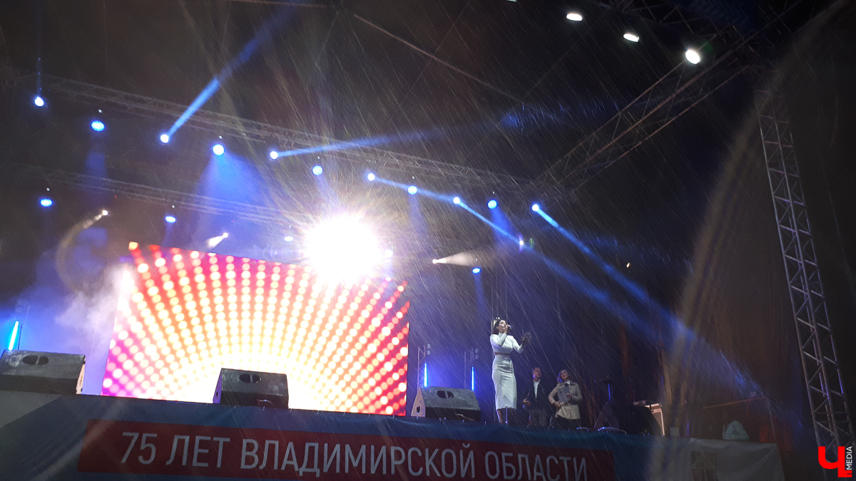 16 и 17 августа праздновали юбилей Владимирской области. 75-летие со дня основания региона получилось музыкальным: мы услышали звезд “Голоса”, “Песен на ТНТ” и “Фабрики звезд”