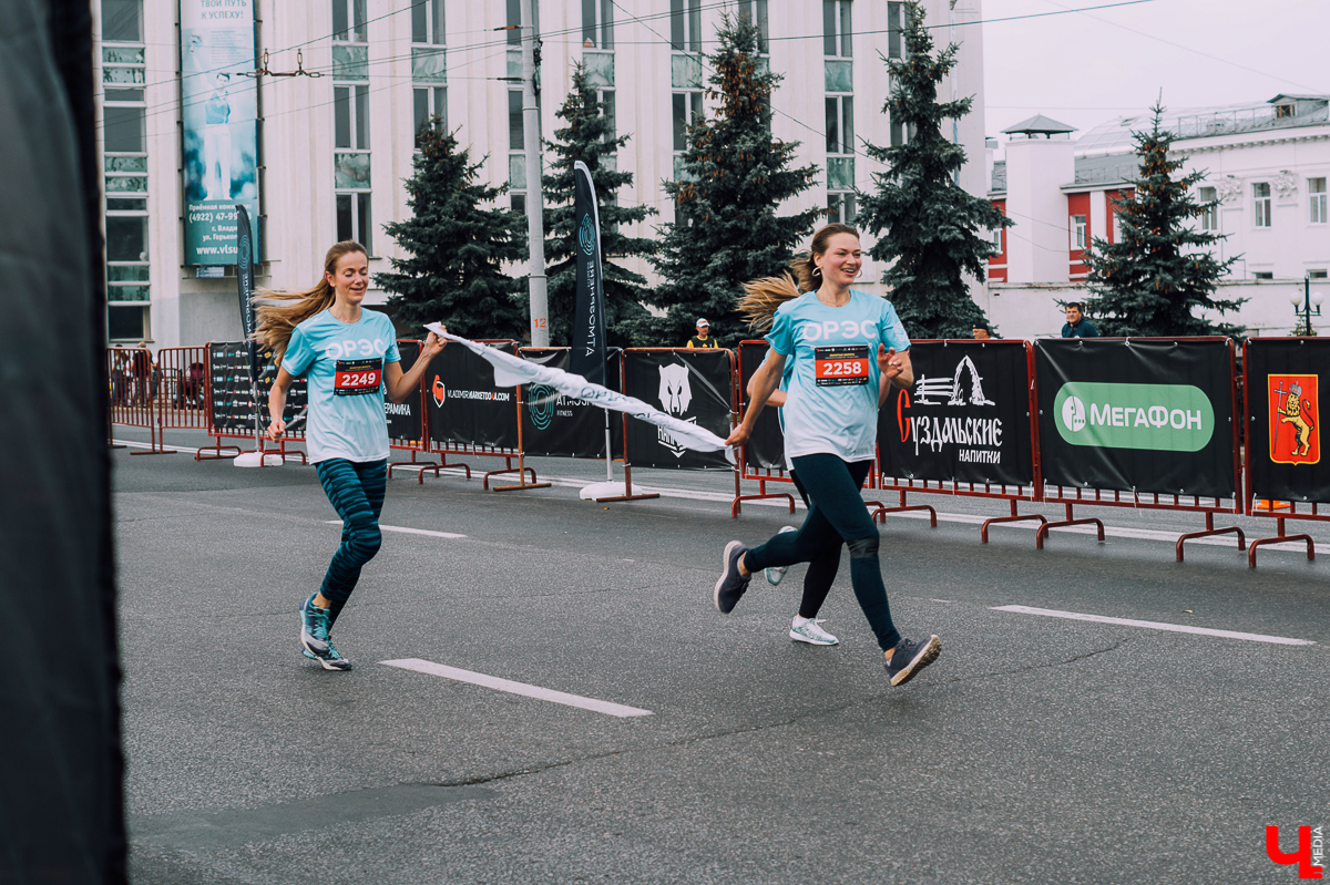 Во Владимире состоялся третий полумарафон “Золотые ворота”, в котором приняли участие около 1500 человек. Среди бегунов были дети и взрослые, спортсмены и любители, жители России и не только