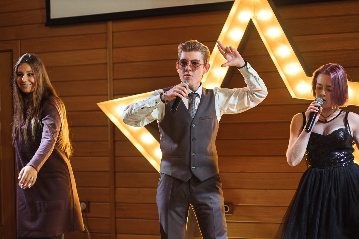 Сразу 8 команд поборются за выход в завершающий этап вокального баттла, где на кону - 35 000 рублей и море подарочных сертификатов, а в жюри - звезды шоу «Голос». Присоединиться могут все желающие 3 октября в ресторане «Гнездо аиста»