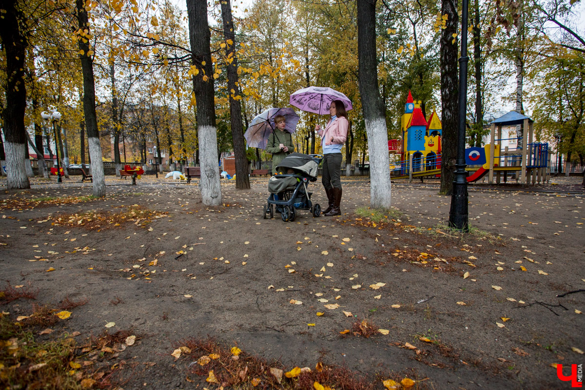 По скверу возле ДК молодежи прогулялась журналистка и мама троих детей Светлана Игошева. Она живет в этом районе всю жизнь и отмечает, что ей удалось многое узнать про данное историческое место «изнутри».