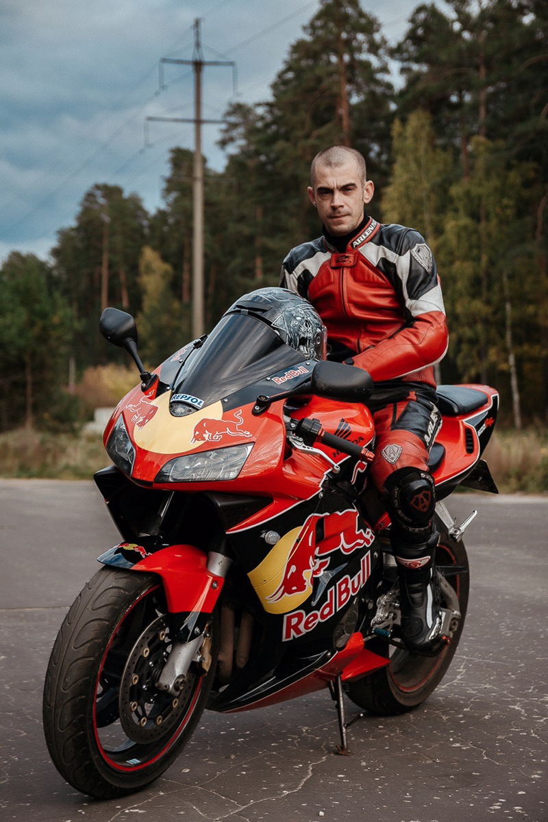 С подросткового возраста Михаилу Сорокину полюбились рэп и спортивные мотоциклы. Эта история об остросоциальных текстах и воплощении мечтаний в Гусь-Хрустальном