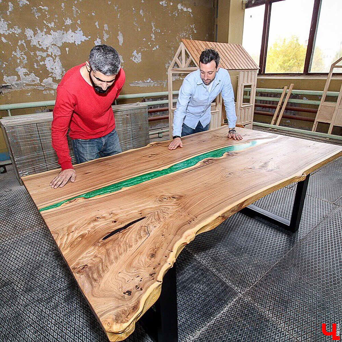 Владельцы нестандартной мебельной мастерской рассказали о трендах и особенностях изготовления деревянных шедевров