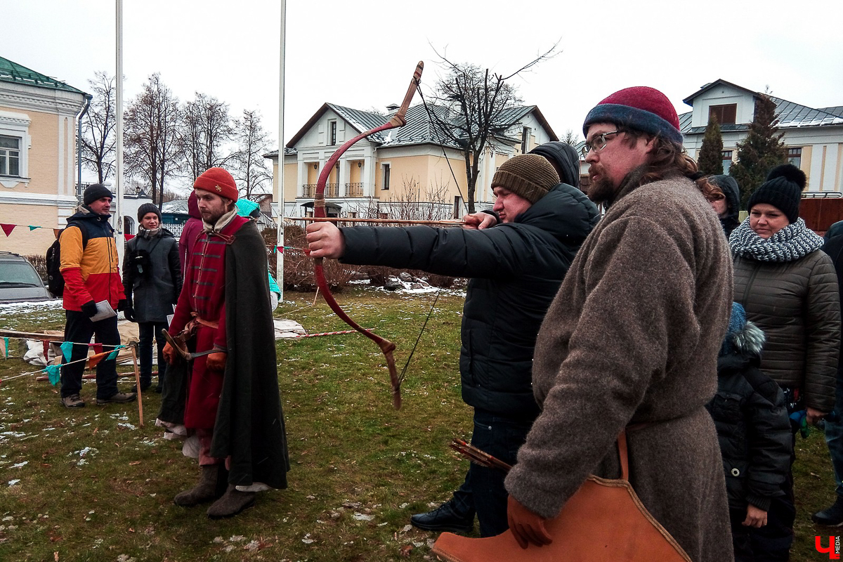 2 и 3 ноября в “Пушкарской слободе” в Суздале прошел ежегодный фестиваль “Пушкарский сбор”. Участниками стали местные жители и гости из столицы