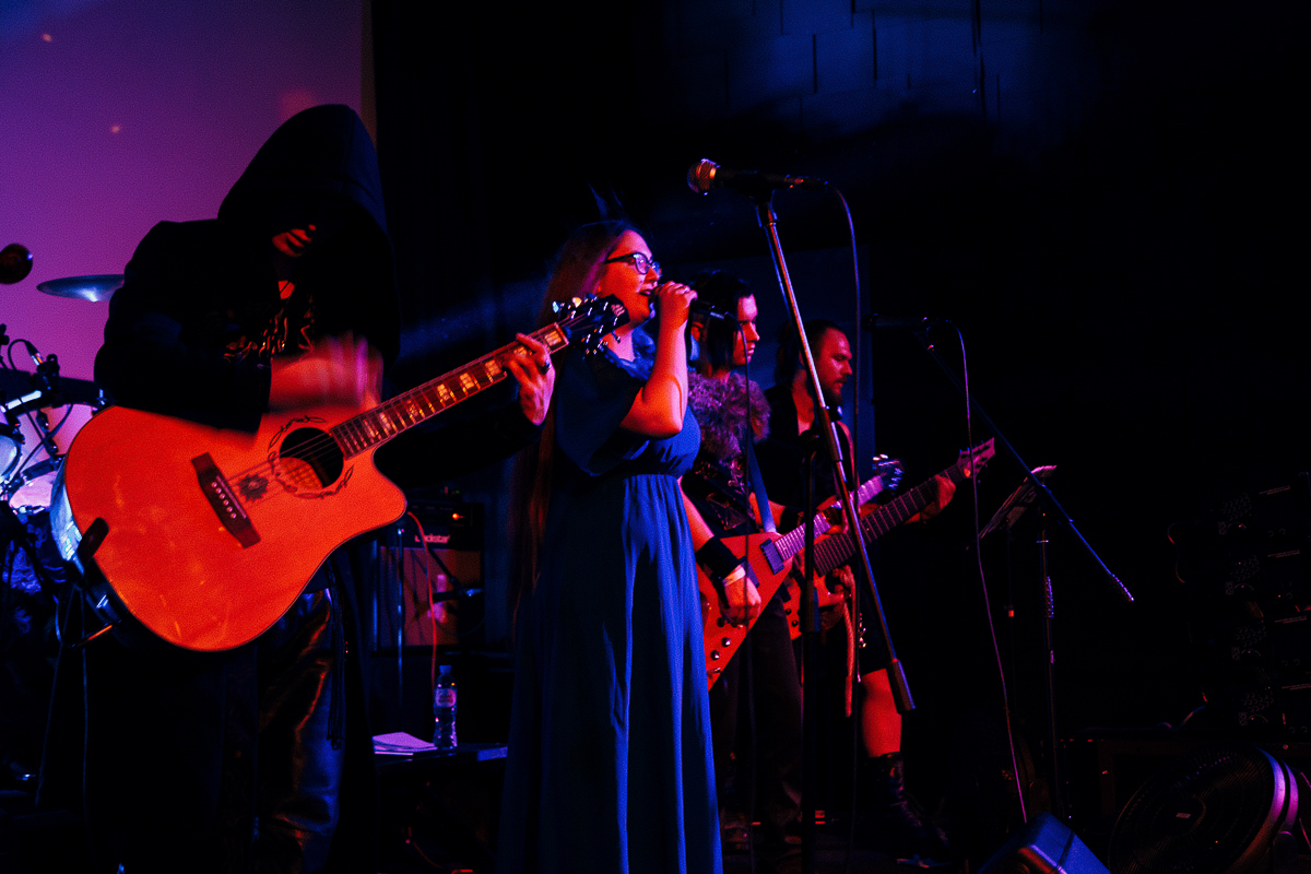 9 ноября в «Maxtone Concert Hall» большой сольный концерт отыграла популярная владимирская группа «Агидель». Все пришедшие на концерт смогли погрузиться в пучину мифологии крутого фолк-рока