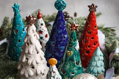 Подготовка к праздникам в самом разгаре. Оригинальные идеи педагогов школы «Колокол» позволят сотворить новогодний декор или презент своими руками. Приходите с 16 по 22 декабря