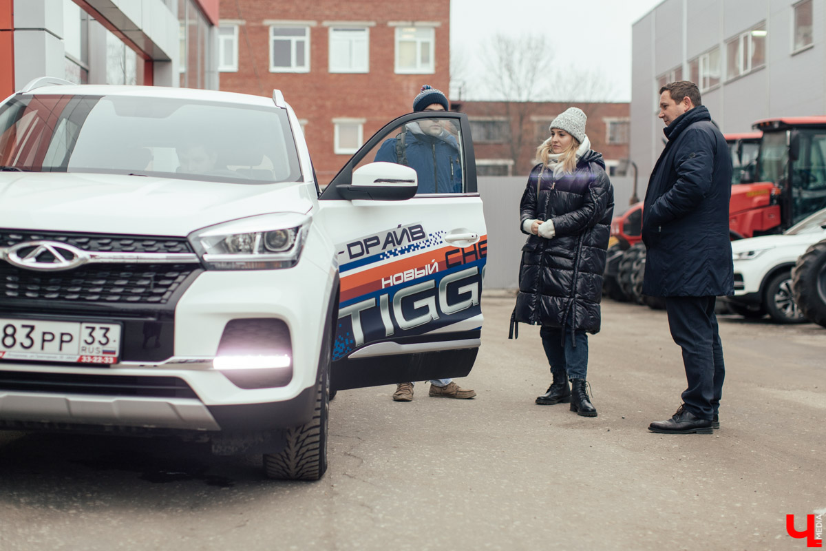 Журналисты “Ключ-Медиа” Юлия Митина и Александр Кюннап взяли на тест-драйв Chery Tiggo 4, чтобы оценить новенький автомобиль с двух точек зрения - женской и мужской