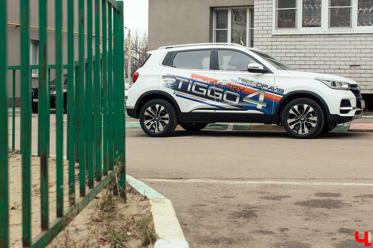 Журналисты “Ключ-Медиа” Юлия Митина и Александр Кюннап взяли на тест-драйв Chery Tiggo 4, чтобы оценить новенький автомобиль с двух точек зрения - женской и мужской