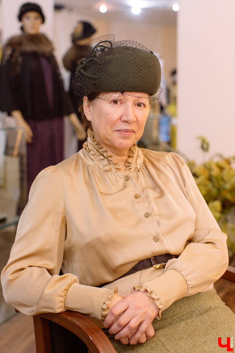 Дизайнер одежды Татьяна Фадеева выступила с необычной инициативой. Она предложила создать школу благородных девиц