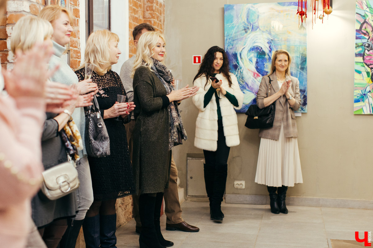 20 декабря в лофт-пространстве “Фабрика” прошло торжественное открытие выставки картин современной художницы Маши Ладиловой