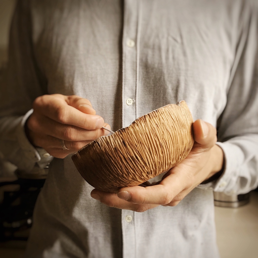 Почувствовать себя настоящим гончаром и создать эксклюзивную вещицу помогут мастер-классы в школе «Колокол». Педагоги ждут всех желающих на занятия с 27 января по 2 февраля