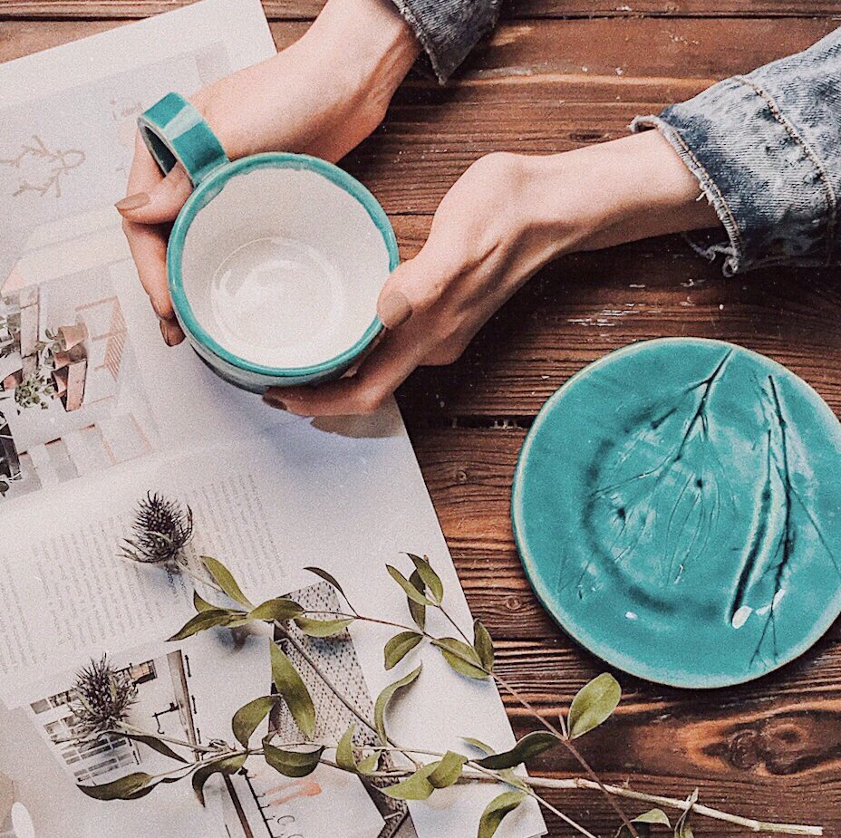 Почувствовать себя настоящим гончаром и создать эксклюзивную вещицу помогут мастер-классы в школе «Колокол». Педагоги ждут всех желающих на занятия с 27 января по 2 февраля