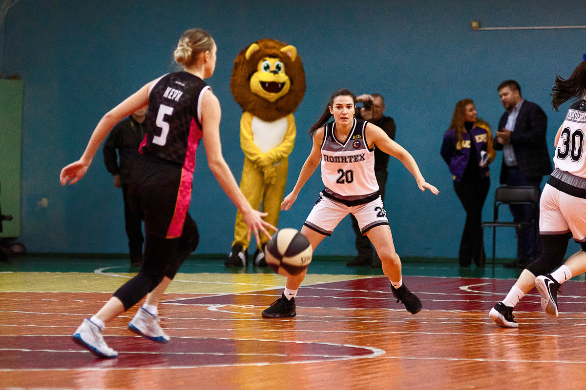 3 февраля прошли четвертые домашние игры в рамках элитного дивизиона «Суперлига» Ассоциации Студенческого Баскетбола. На площадке противостояли две команды: «Владимирские львицы» и «Черные медведи». Игра была жаркой и увлекательной