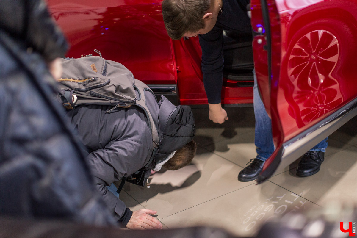 Журналист Александр Кюннап и фотограф Юлия Митина протестировали еще один автомобиль из салона «Евразия»