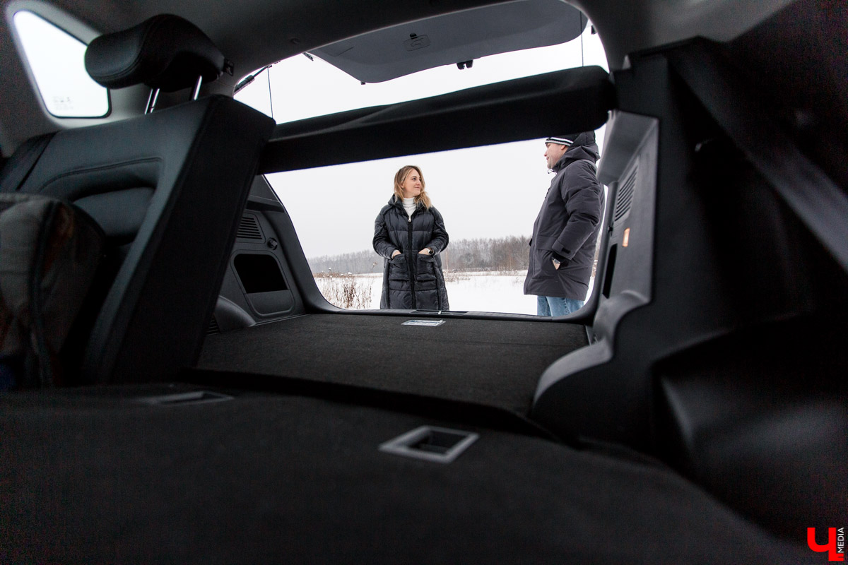 Журналист Александр Кюннап и фотограф Юлия Митина протестировали еще один автомобиль из салона «Евразия»