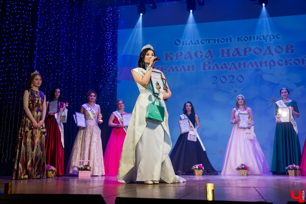 7 марта в ДК молодежи выбирали «Красу народов земли Владимирской-2020». На титул и корону претендовали 10 девушек