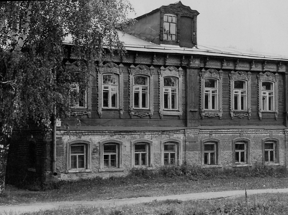 Дом Думнова в Киржачском районе вернулся в руки его семьи. Внучка фабриканта-шелковика открыла в нем музей