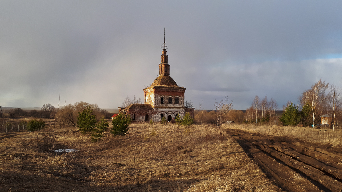 Фоторепортаж из села Семеновское-Советское Суздальского района. Описание разрушенного храма