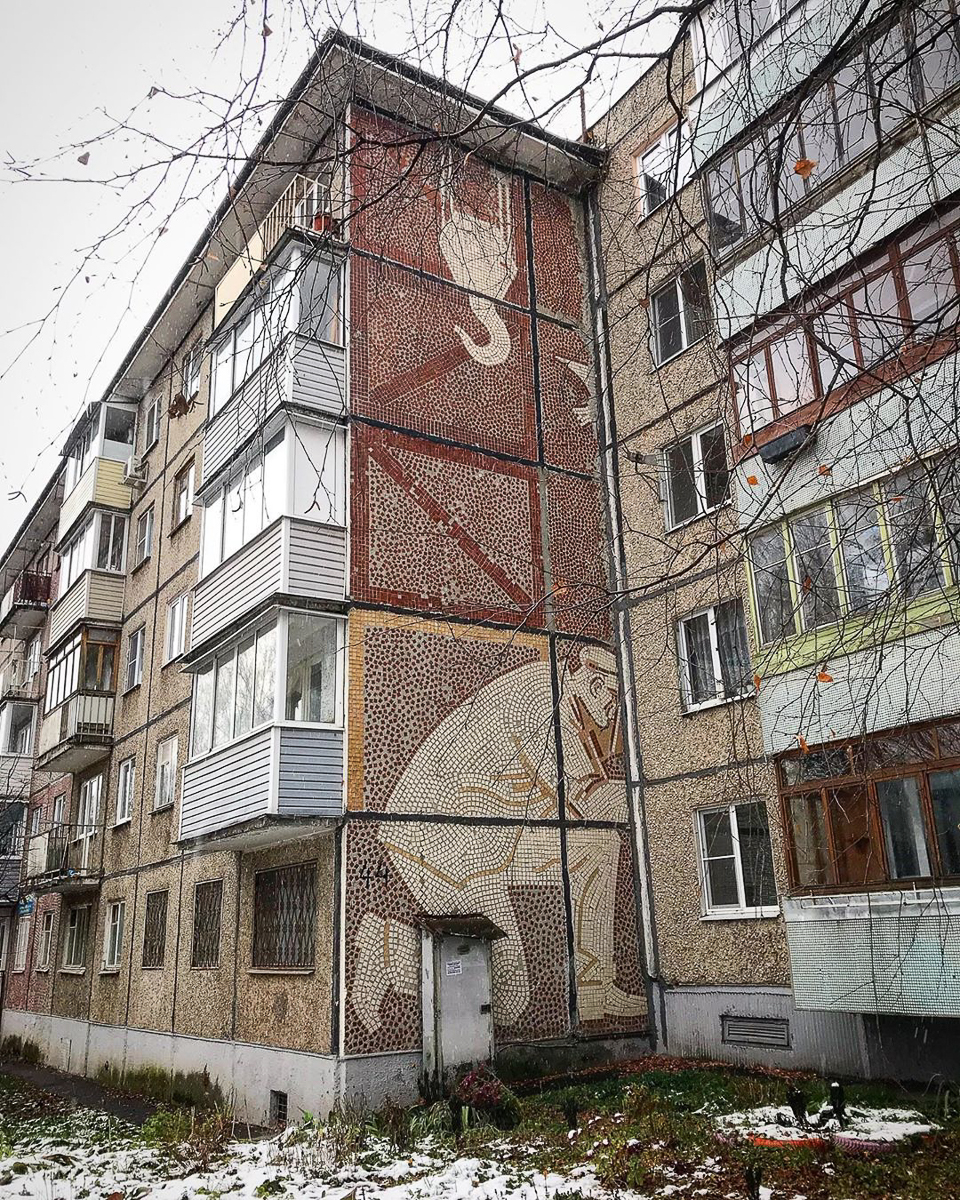 Узнаем у архитектора все подробности о владимирской мозаике на стенах зданий и получаем эстетическое удовольствие от советского модернизма
