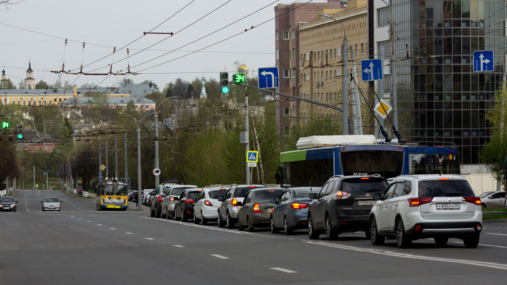 Во Владимире ремонтируют дороги и убирают нелегальные парковочные «карманы»